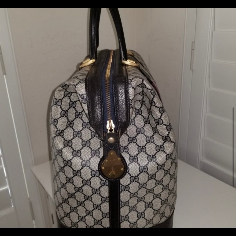 Gucci Hobo Bag in Black and Cream with Red Accents - Picture 7 of 11